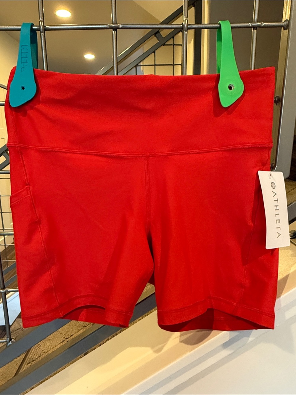 Athleta interval stash 5” short NWT size L